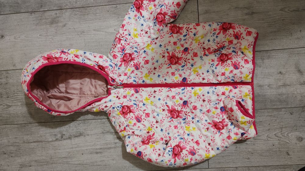 Kurtka dziewczęca dwustronna Guess roz 128/134