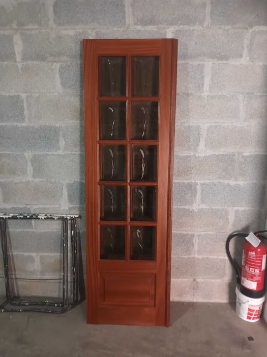 Portas em madeira com vidro trabalhado