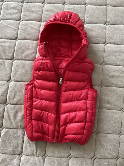 Зручна дитяча жилетка.