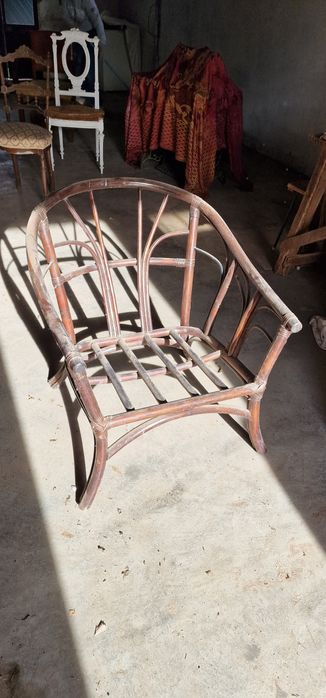 Várias cadeiras para recuperar