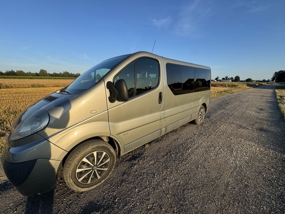 Opel Vivaro 9 os 2013 2.0 diesel manual long