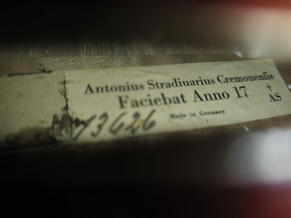 Lutnicze skrzypce Stradivarius 
ht
Stradivar