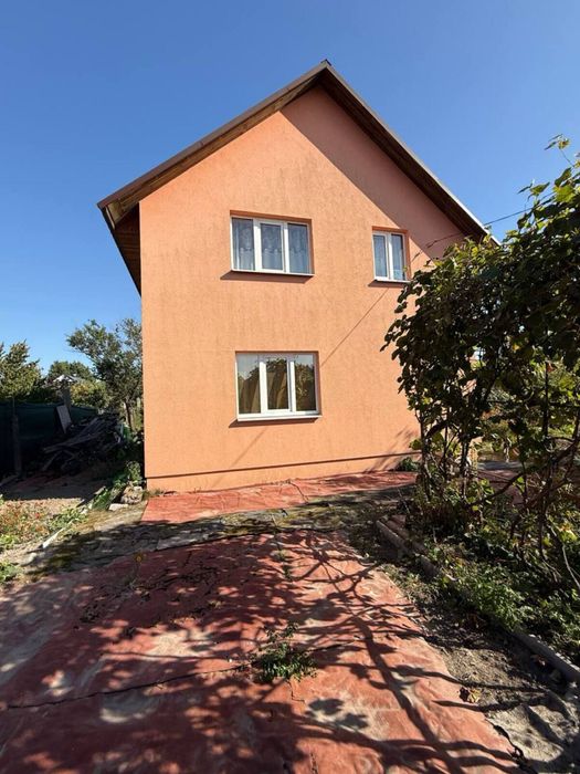 Дача біля озера , новобудова , частковий ремонт