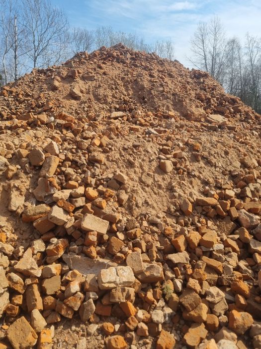 Відгружаємо бій цегли