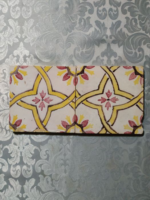 Azulejos Portugueses Antigos Séc XVIII ou XIX  Pombalinos (Dois Azulejos)
