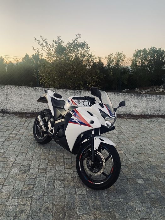 Honda cbr125r 2013  (como nova)