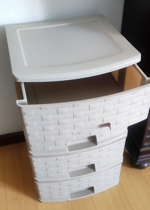 Prateleira em plástico