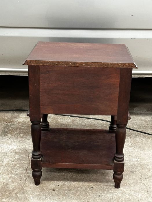 Mesa cabeceira madeira maciça