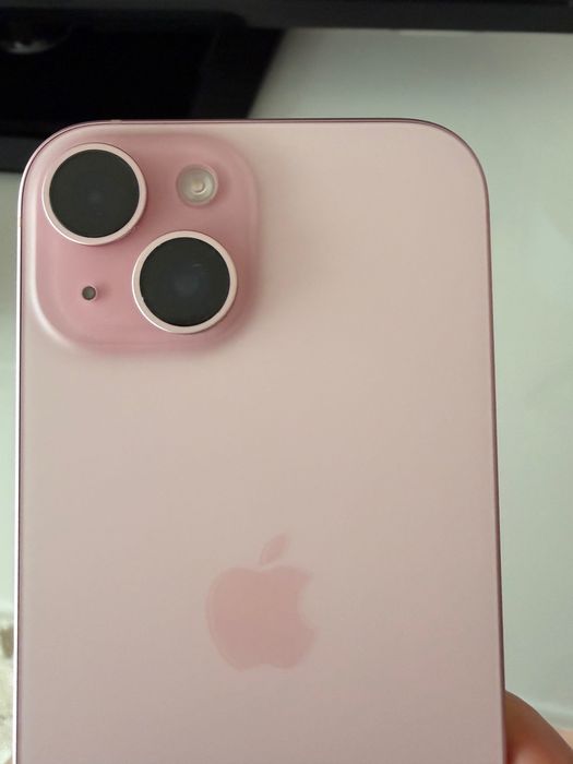 iPhone 15 różowy