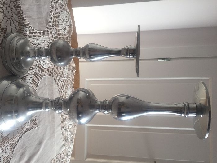 2 metalowe świeczniki , 25 i 37cm wysokie