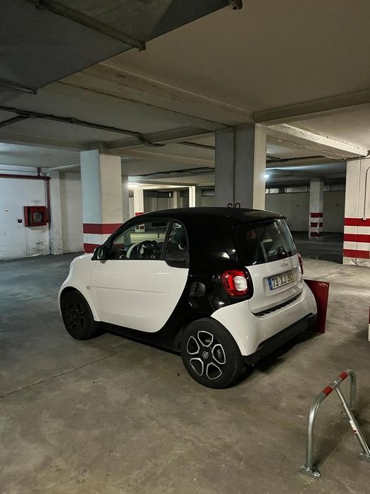 Lugar de Garagem - Candal Edifício Eça de Queirós - Santa Marinha Gaia