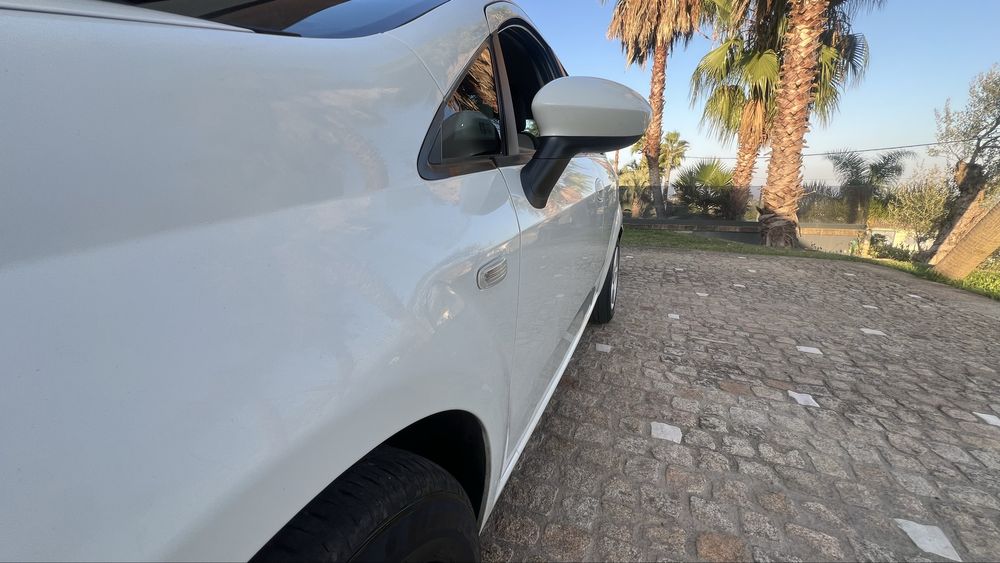 Fiat Punto 2012 – 210.000 km – Fiável e económico trato financiamento