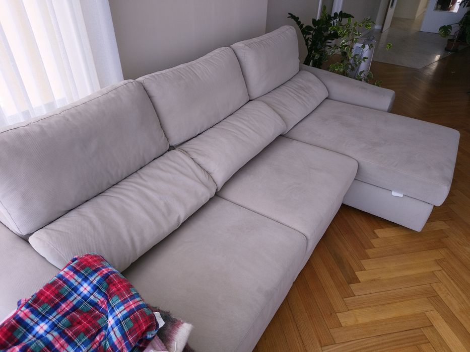 Sofá extensivel com chaise lounge com arrumação