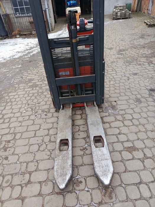Paleciak elektryczny z masztem 24v