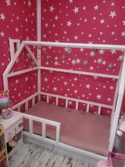 Łóżko dziecięce domek biały komin 147x88