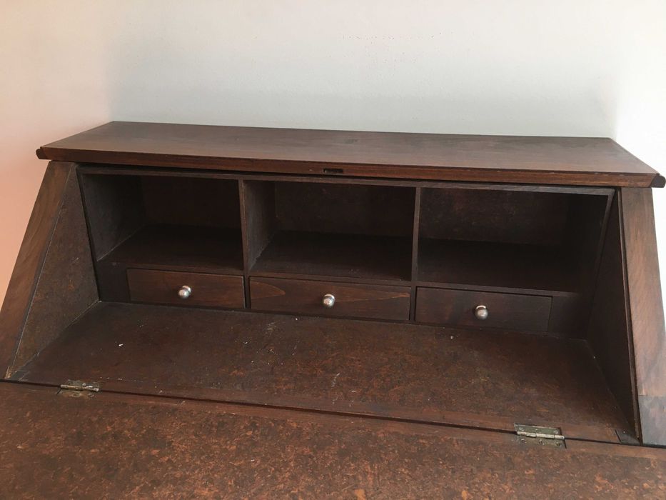 Escrivaninha de madeira