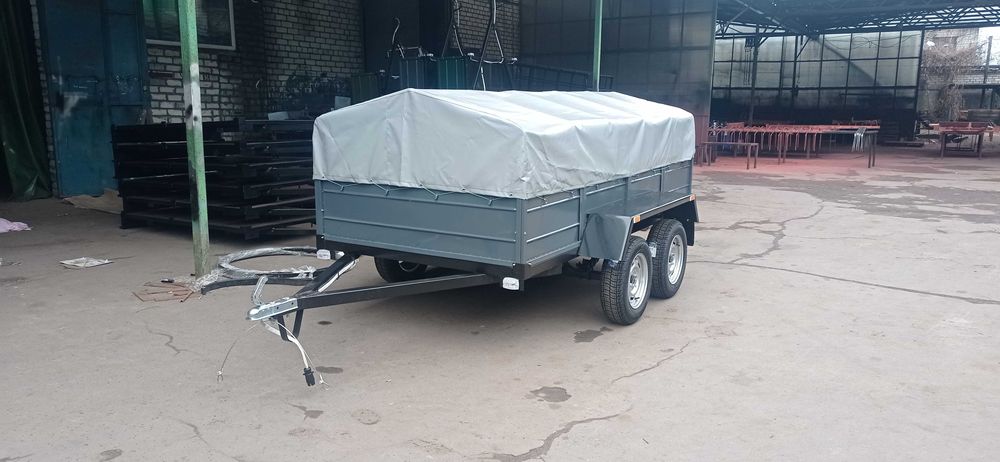 Двовісний автомобільний причіп від виробника.