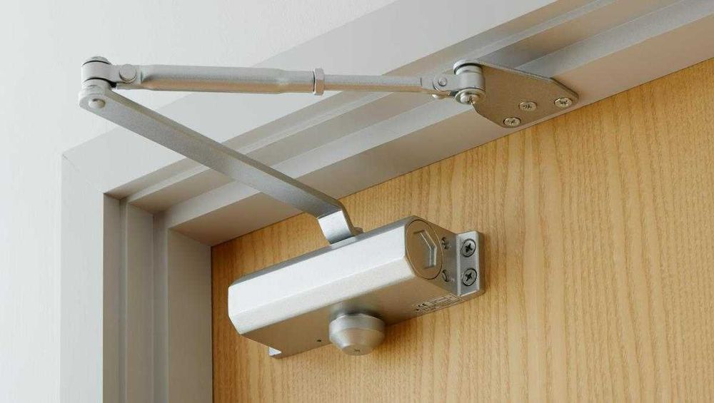 Ремонт, Замена, Установка, Реставрация Дверей,  Замков. Замена Стекол.