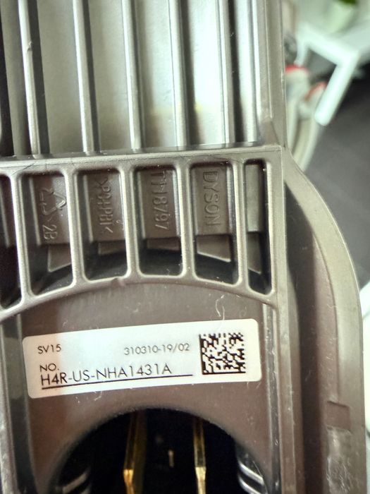 Dyson (SV15) – Aspirador Sem Fios Original – 250€