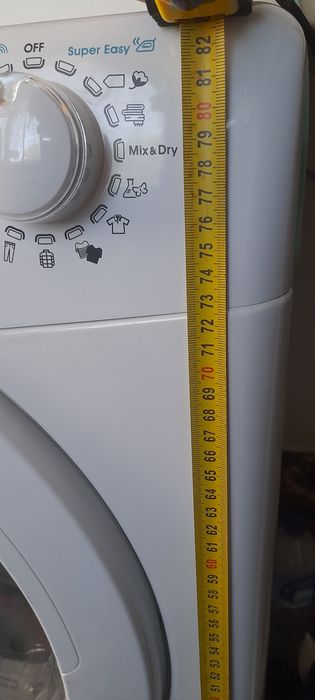 Máquina de secar roupa como nova