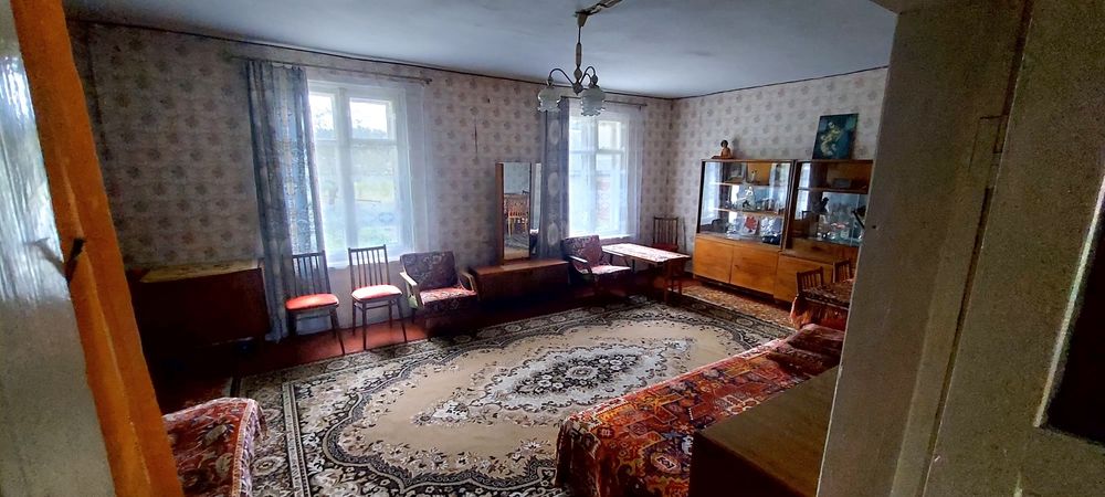Продається великий будинок 140 м² (2 окремі входи) на земельній ділянці 12 соток біля соснового лісу в селищі Понінка