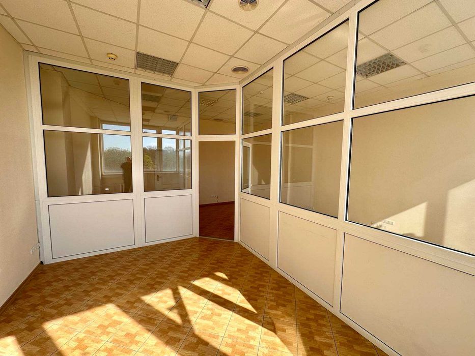 Офіс в БЦ, 2 кабінети, площа 54 м.кв., метро Дорогожичі, власник
