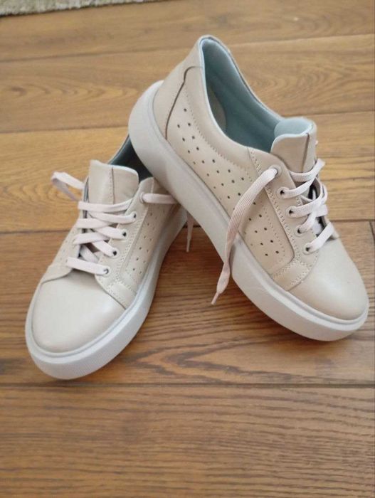 Жіночі шкіряні кросівки, сліпони бежеві, 36 розм.