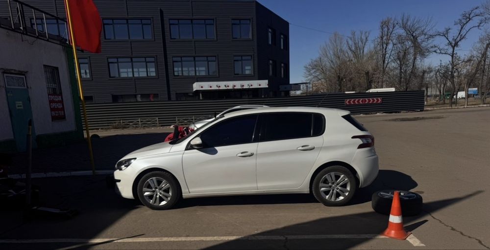 Peugeot 308.
