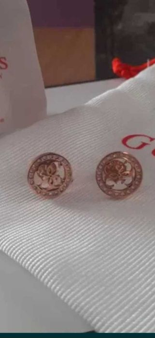 Kolczyki Guess w kolorze różowego złota