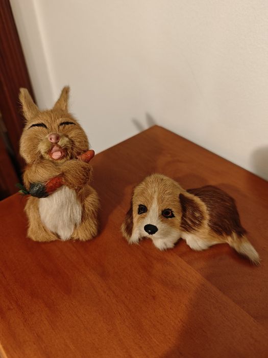 Conjunto de Figuras Decorativas Artesanais (Coelho e Cão) – Imitação de Pelo Verdadeiro / Muito Fofos