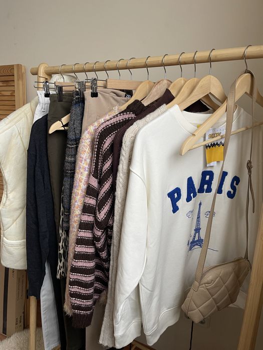 Лот жіночого одягу