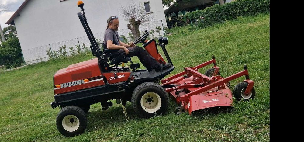 Koszenie traw , farm fotovoltaicznych