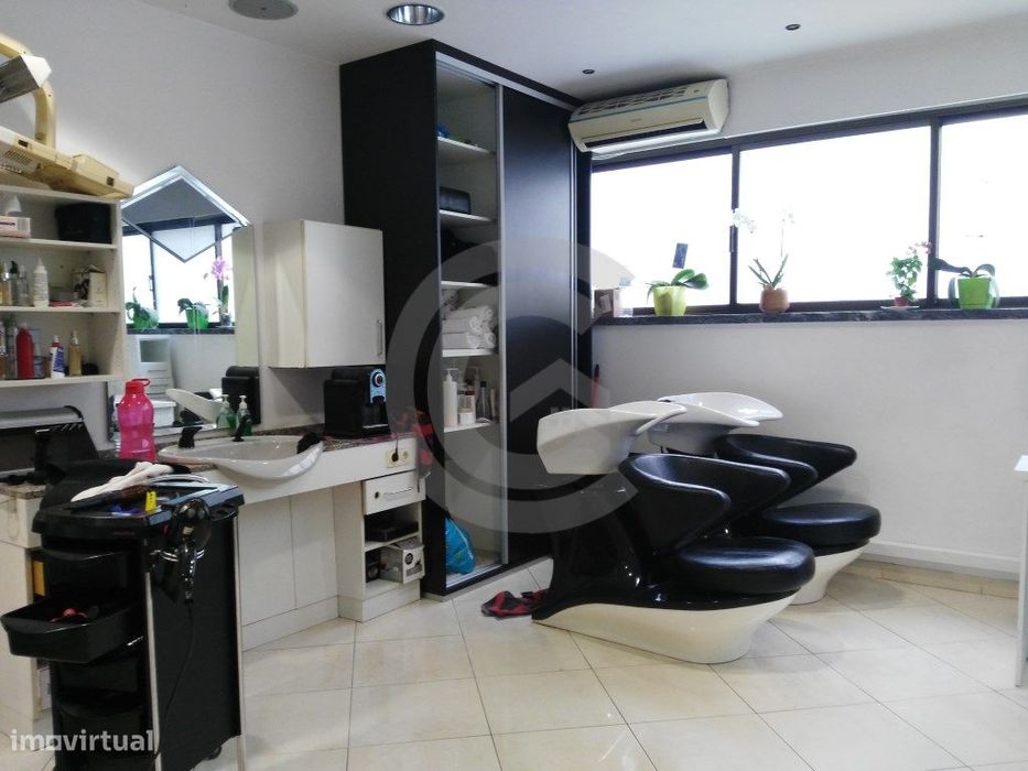 Loja ou armazém à venda em Fátima