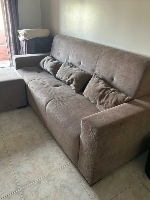 Sofá 3 Lugares com Chaise/Puff