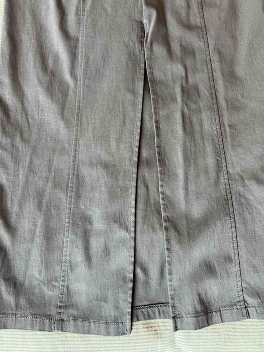Vestido justo cinzento