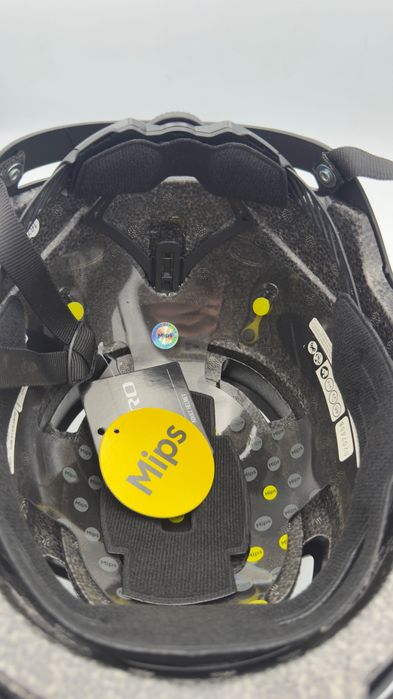 Nowy Kask Rowerowy Giro Quarter Mips   r. M (55-59cm)