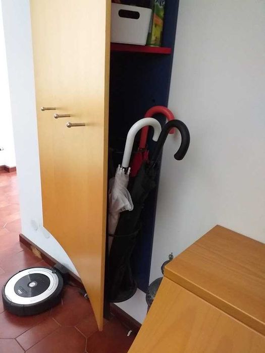 Bengaleiro de parede com prateleiras – bom estado