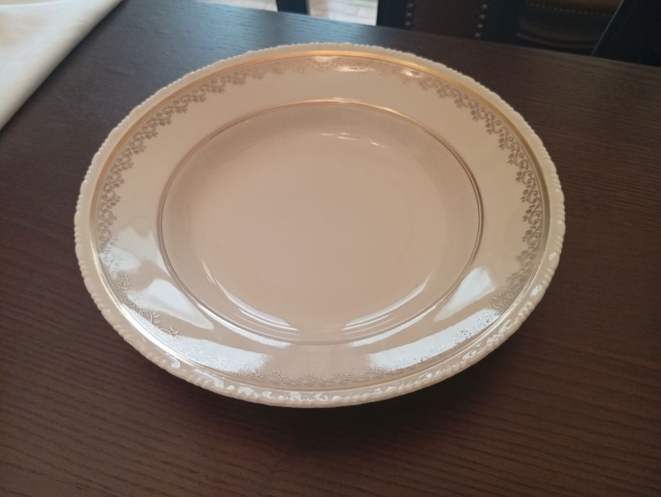 Serviço Vista Alegre completo anos 1950 – porcelana com ouro em relevo