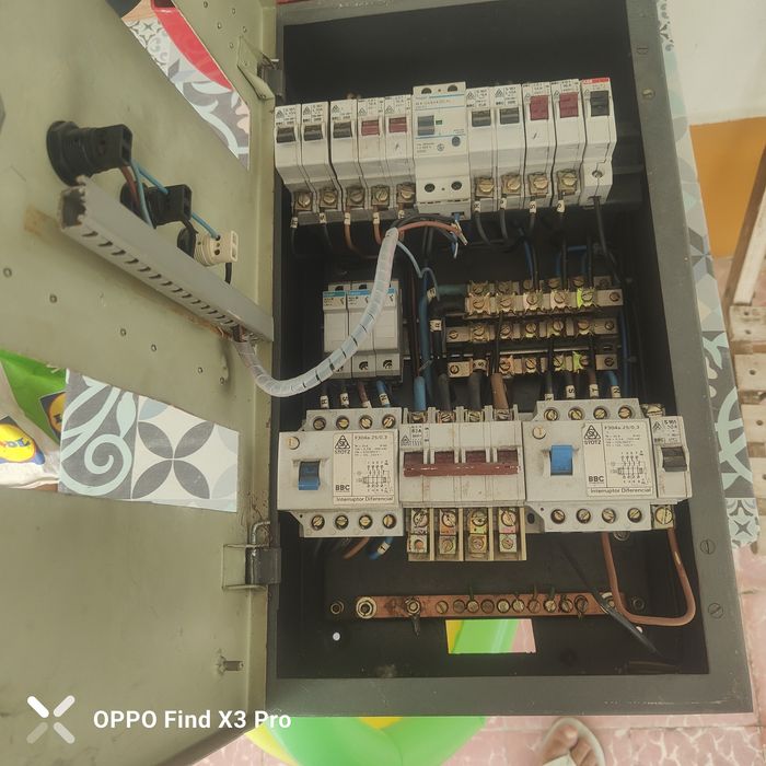 Quadro elétrico bom estado64862350718082121