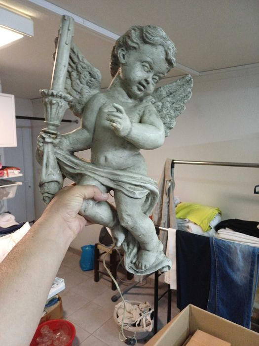 Estatuas electrificadas de parede