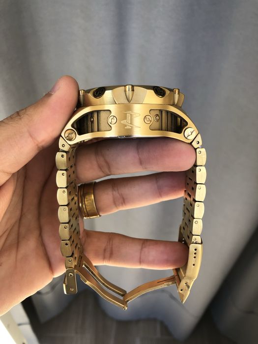 Invicta Reserve Venom Hybrid Dourado