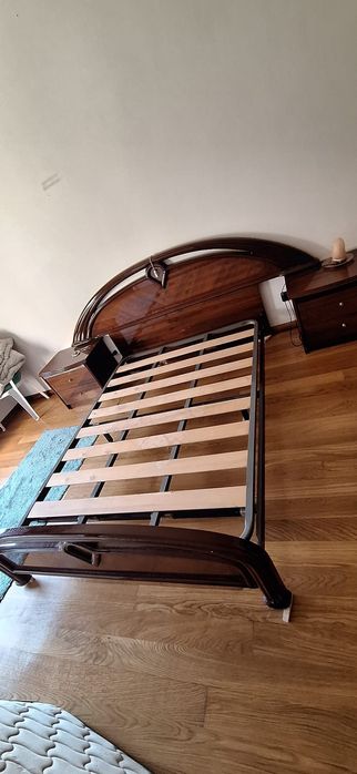 Cama de Casal + Estrado + Mesinhas de Cabeceira