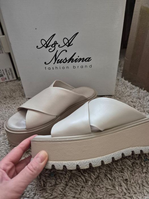 Шльопки на платформі натуральна шкіра