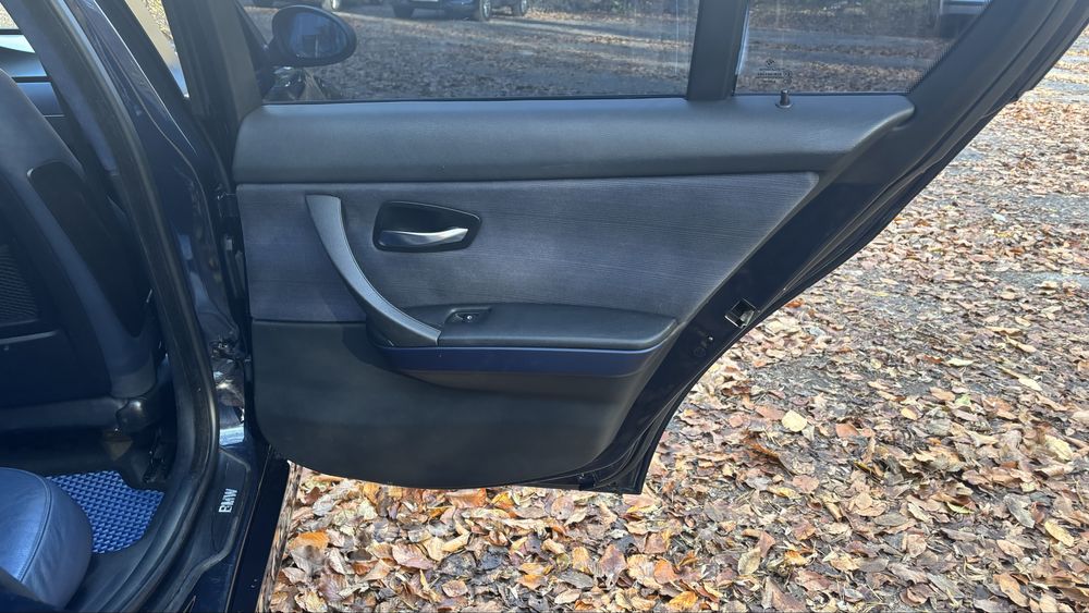 BMW E 90 330 XD 2006 року