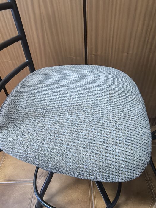 Bancos de Balcão  2 unidades.