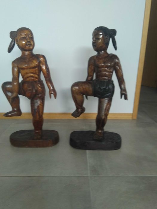 Estatueta Oriental Samurai - Madeira Maciça de Elevada Qualidade