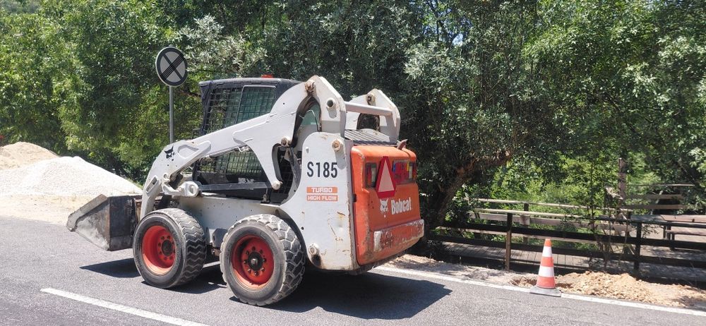 Vendo Bobcat S185