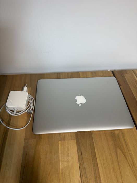 MacBook Air 13 cali, 2015 r, 4 GB/ 128 SSD