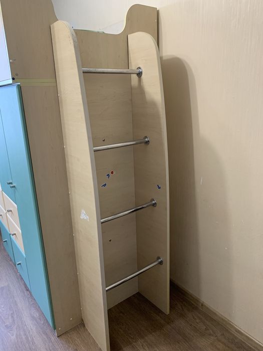 Двоповерхове ліжко чердак стіл