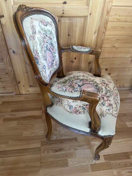 Para stylowych foteli Ludwik XV – drewniane, gobelin, bardzo dobry stan